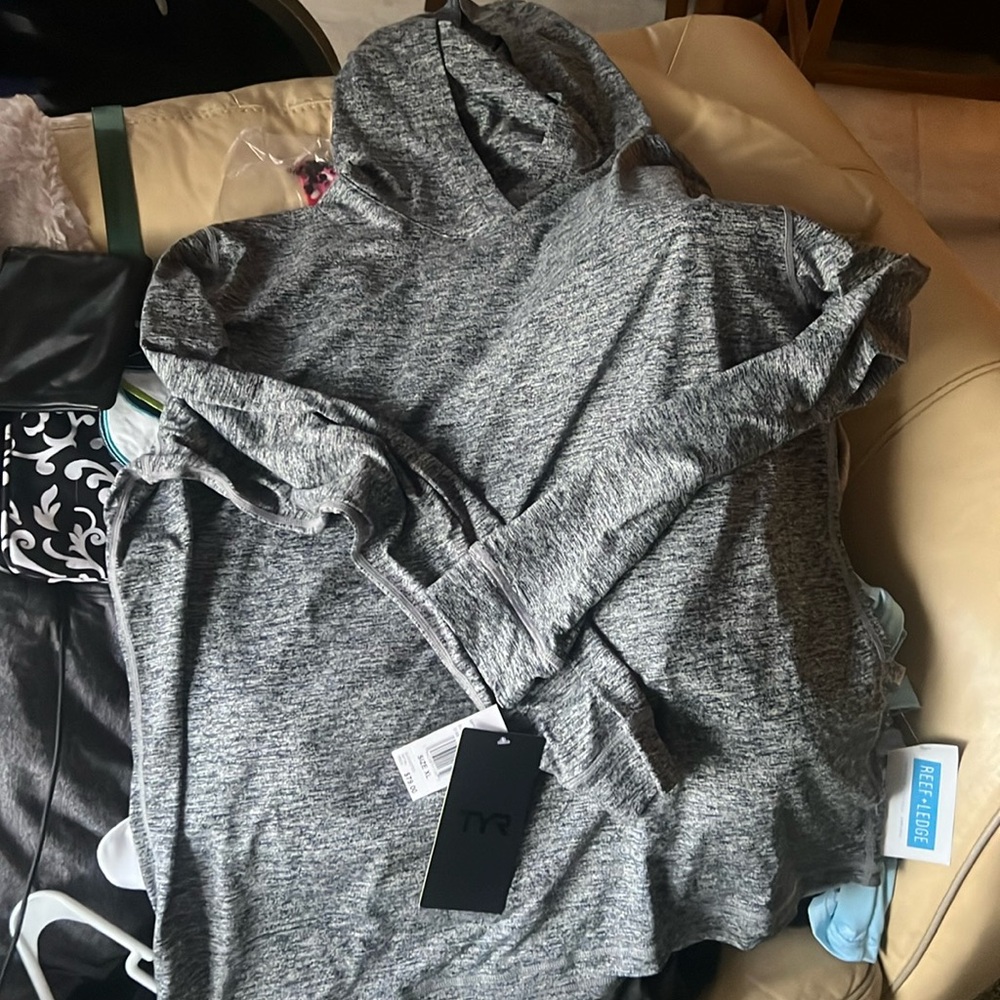 NWT- TYR long sleeve hoodie-men’s xl